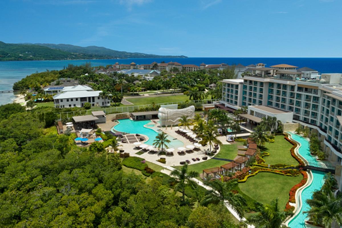 Breathless Punta Cana Resort & Spa (Adults Only) Kültér fotó Aerial view of Sandals South Coast