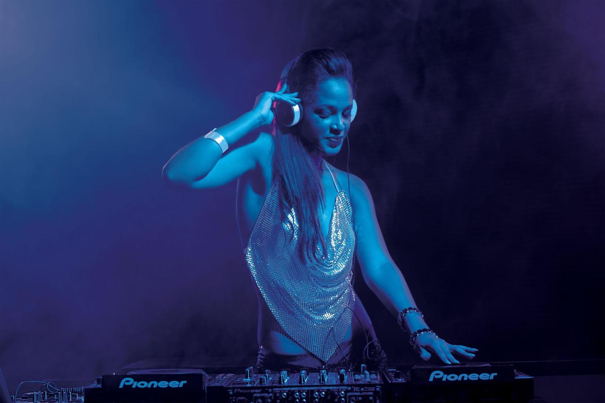 Breathless Punta Cana Resort & Spa (Adults Only) Kültér fotó DJ performing at a nightclub