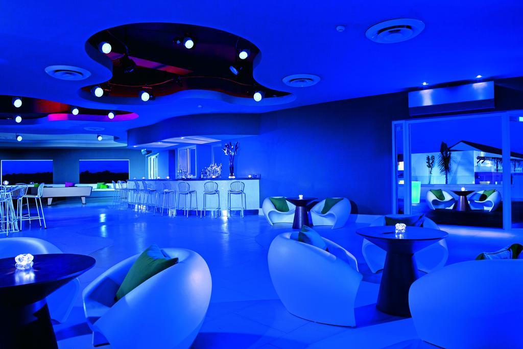 Breathless Punta Cana Resort & Spa (Adults Only) Kültér fotó The Blue Bar